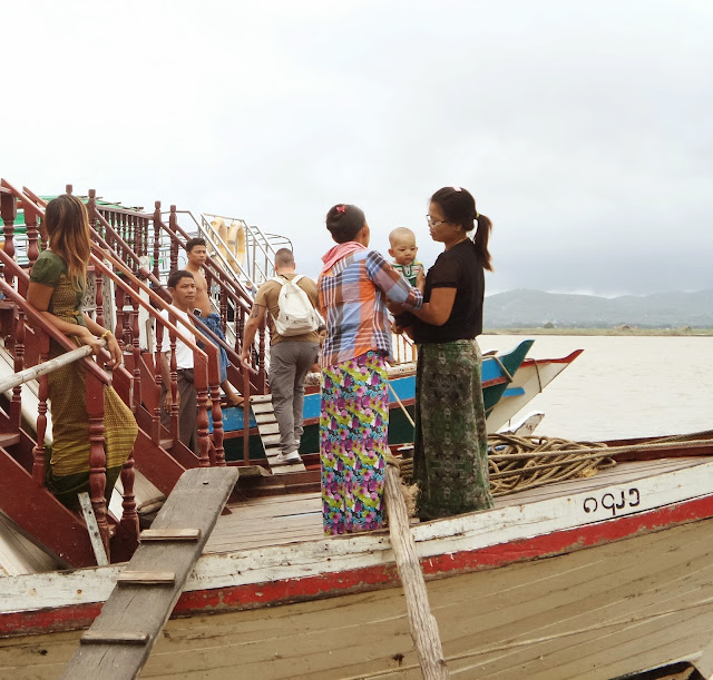 Avventure nel Mondo - Dolce Burma - boat to Mingun - Mandalay Avventure nel Mondo - Dolce Burma - boat to Mingun - Mandalay
