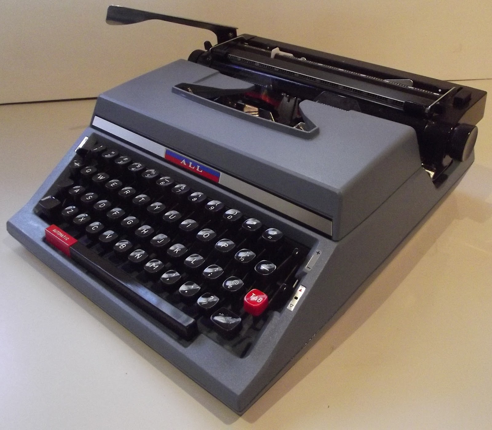 oz.Typewriter Nakajima Model 800 Typewriter The most surprising