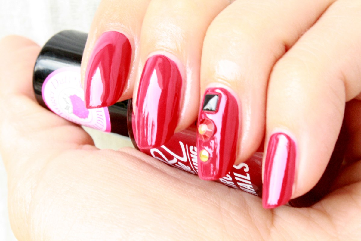 My List Of. [ Review ] Rival de Loop Young Aroma Nails Waldbeere