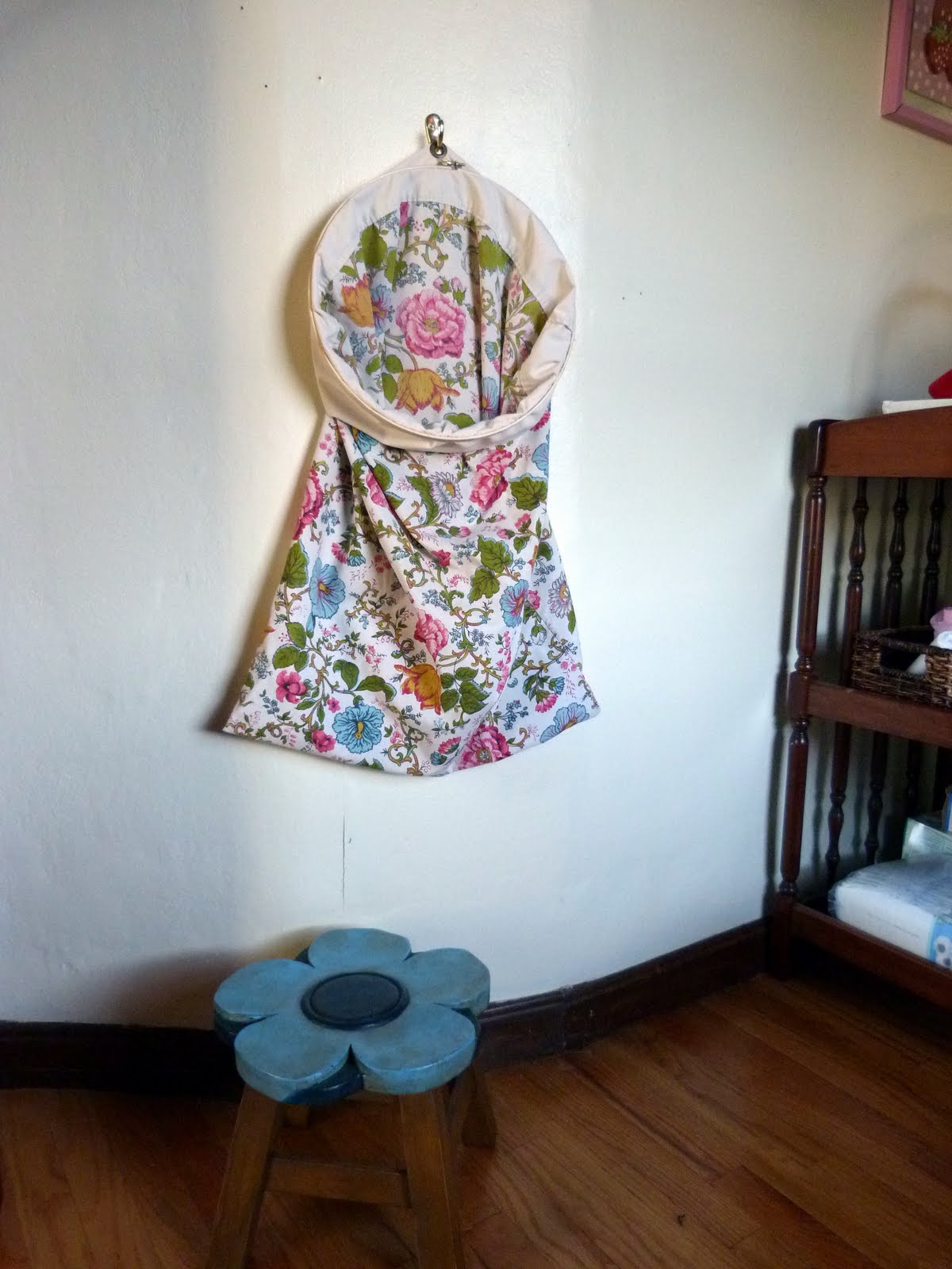 EmmylouBeeDoo! Pillowcase Hamper Tutorial