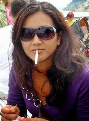 http://beautifulhdimages.blogspot.com/2014/02/indian-girls-smoking-style.html