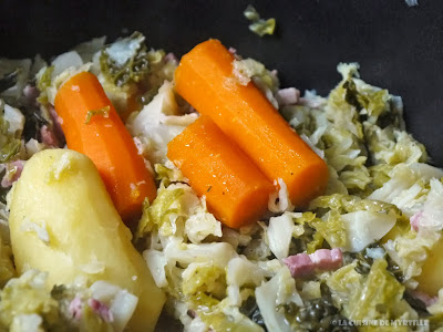 Embeurrée de chou vert, carottes et pommes de terre (voir la recette)