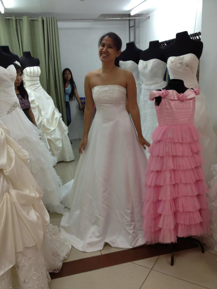 Jam Ing On Gowns Suits And Dresses A Review After Going Around And We Finally Found The Perfect Gown With Fit Price