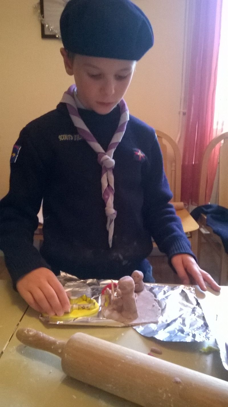 Scouts d'europe 1ère gap: réalisation de crèches par les louveteaux
