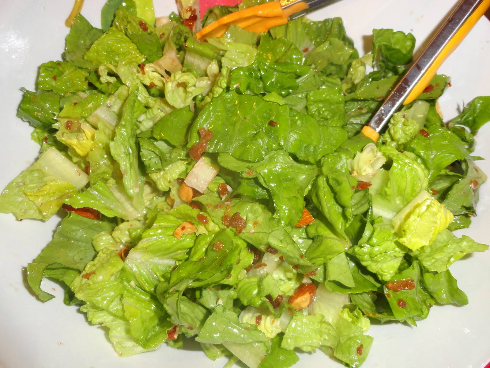 theArtisticFarmer Lettuce Salad with Bacon and Almond Dressing