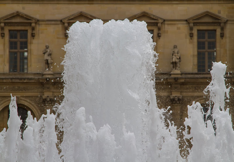 Fontein bij het Louvre