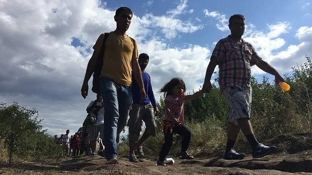 Hungría acelera la construcción de la valla ante la llegada masiva de inmigrantes