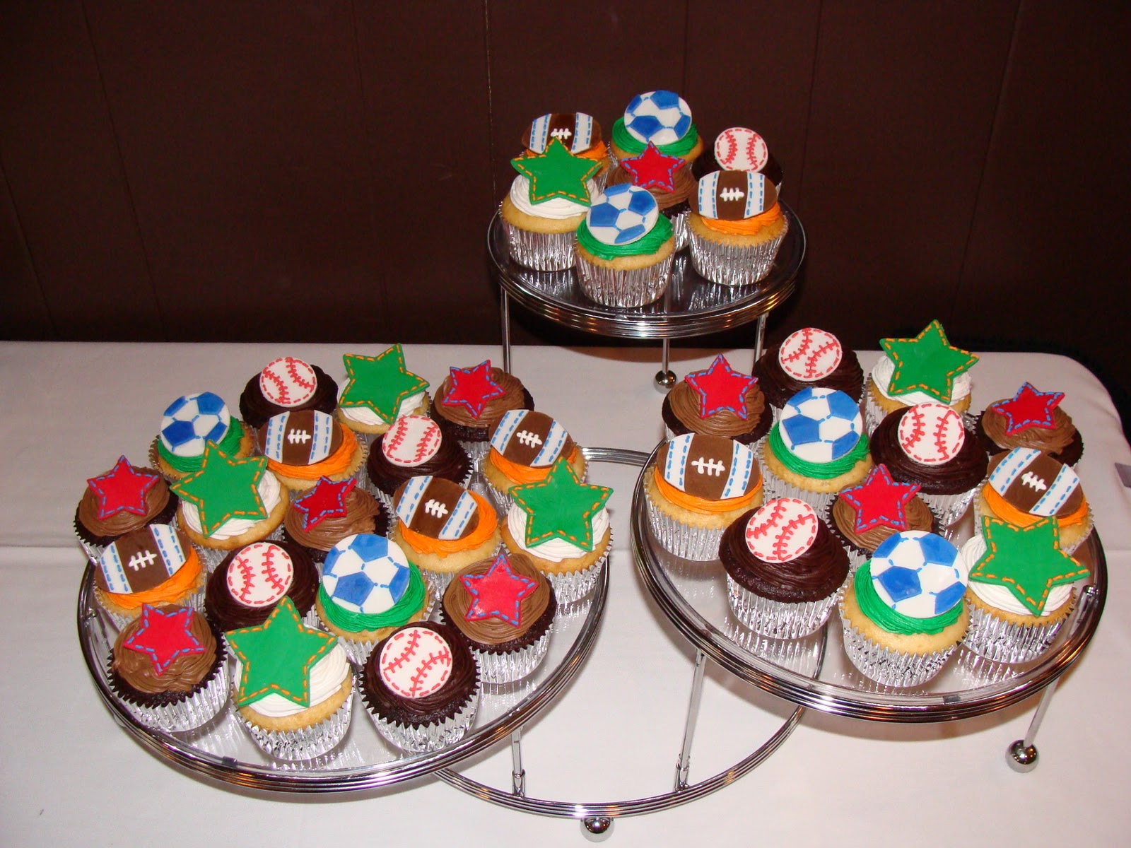 Sweet Treats by Bonnie: Sports Themed Cupcakes