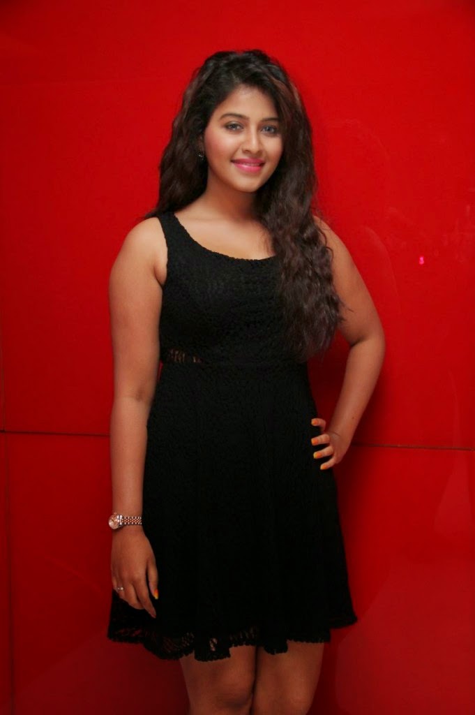 anjali hot legs in black mini skirt anjali hot legs in black mini skirt