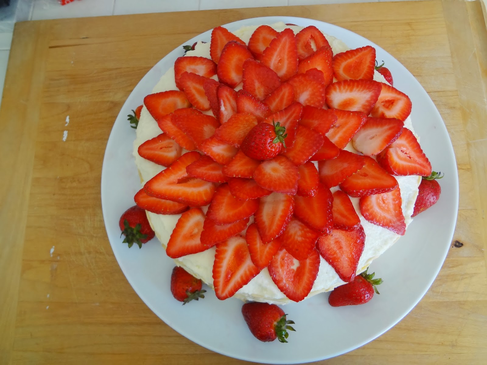 Gluten Free Strawberry Almond Cake with Mascarpone Cream 