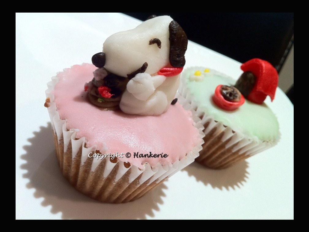 Snoopy Cupcakes by Hankerie Hankerie