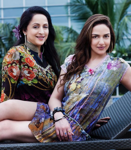 Hema Malini & Her Sweet Daughters Ahana Deol, Esha Deol Photo Shoot