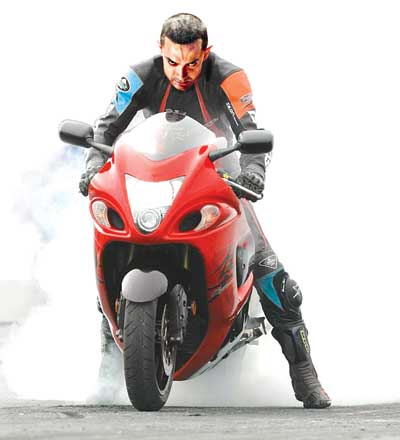 Movies Showing on Wallpaper  Amir Khan New Movie Dhoom 3 Wallpapers   Amir Khan Show