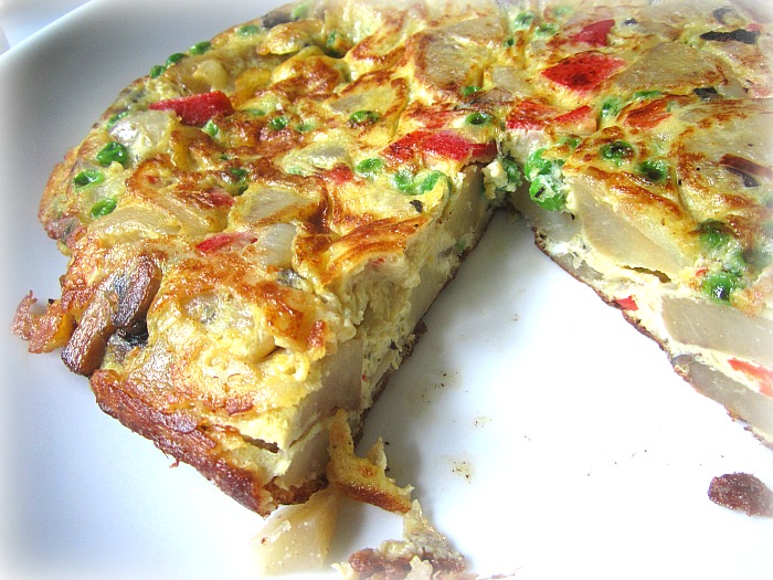 Spanish Tortilla w/ Roasted Peppers, Peas & Garlic Aioli