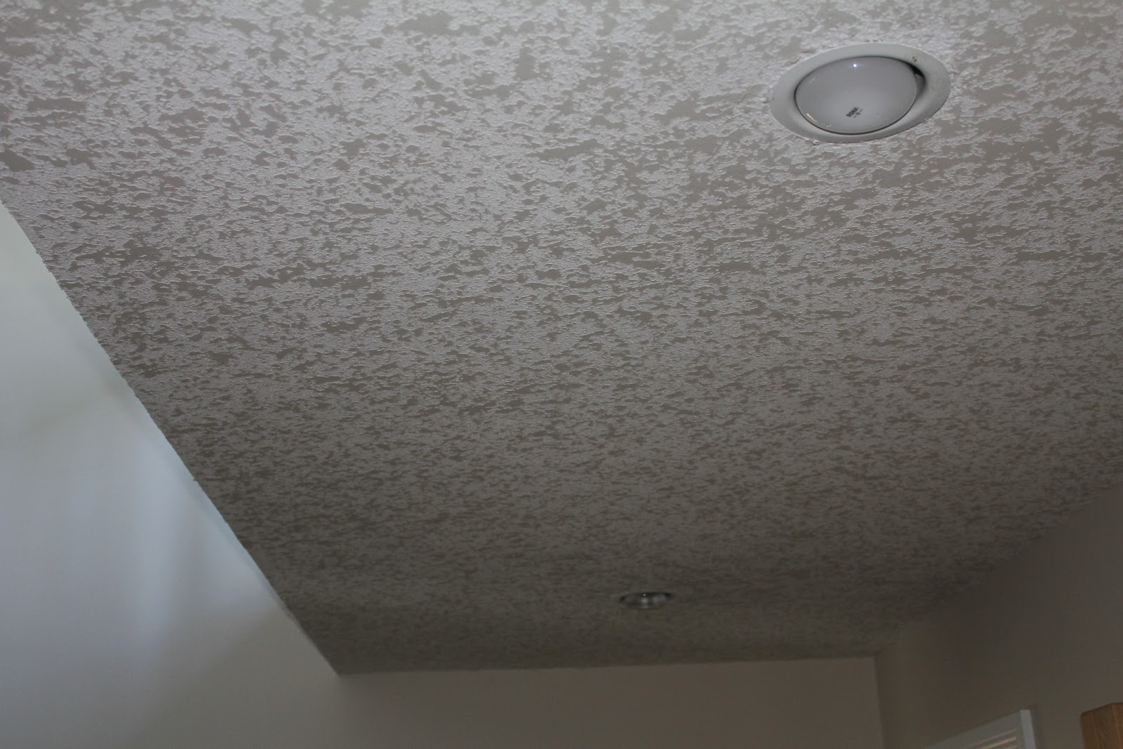 Popcorn texture removal, Knockdown application, step 6 Priming with