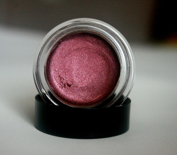 Maybelline+Color+Tattoo+Eye+Shadow+in+Pomegranate+Punk2.JPG