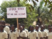 Wanafunzi wa chuo cha ufundi stadi(Veta) wakiwa kwenye maandamano.