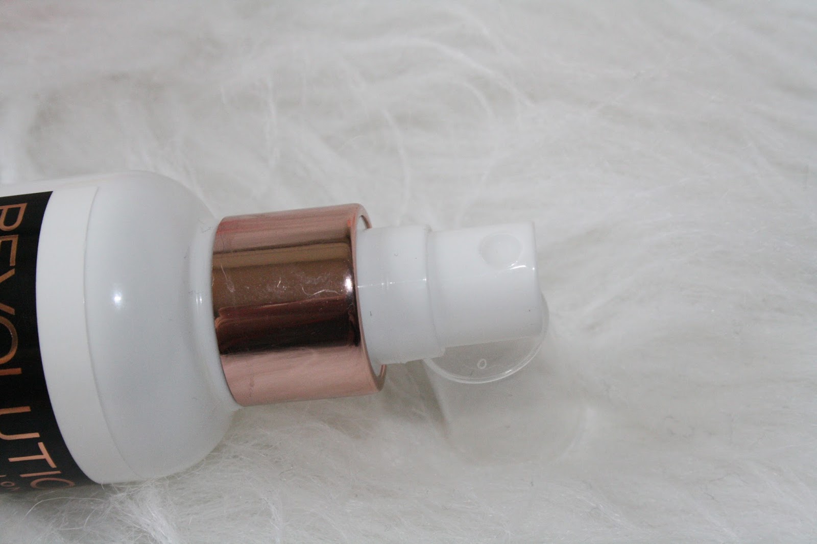 beautyqueenuk Makeup Revolution Oil Control Fixing Spray