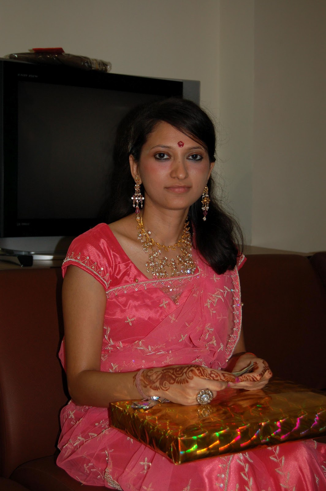 ALL COLLECTION WALLPAPERS: Desi Hot Girls Wallpapers2013