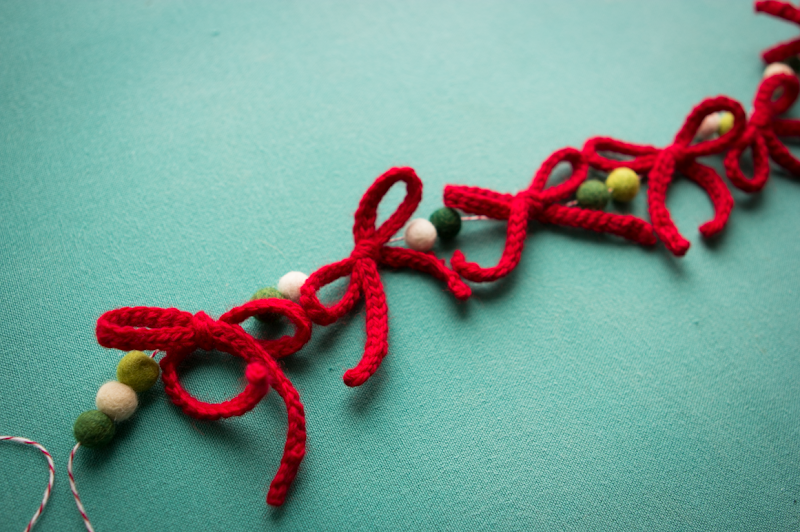 a bit of sunshine yarn bow garland