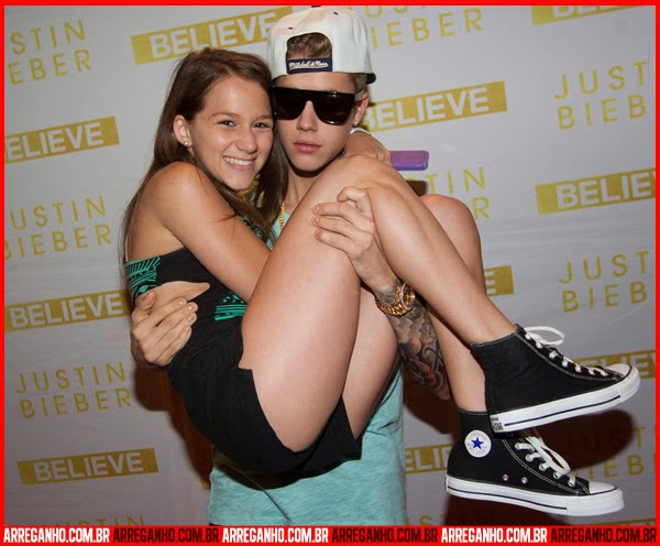  10 Fotos que Provam que Justin Bieber Ama (ou Não) suas Fãs Justin-bieber-7+(1)