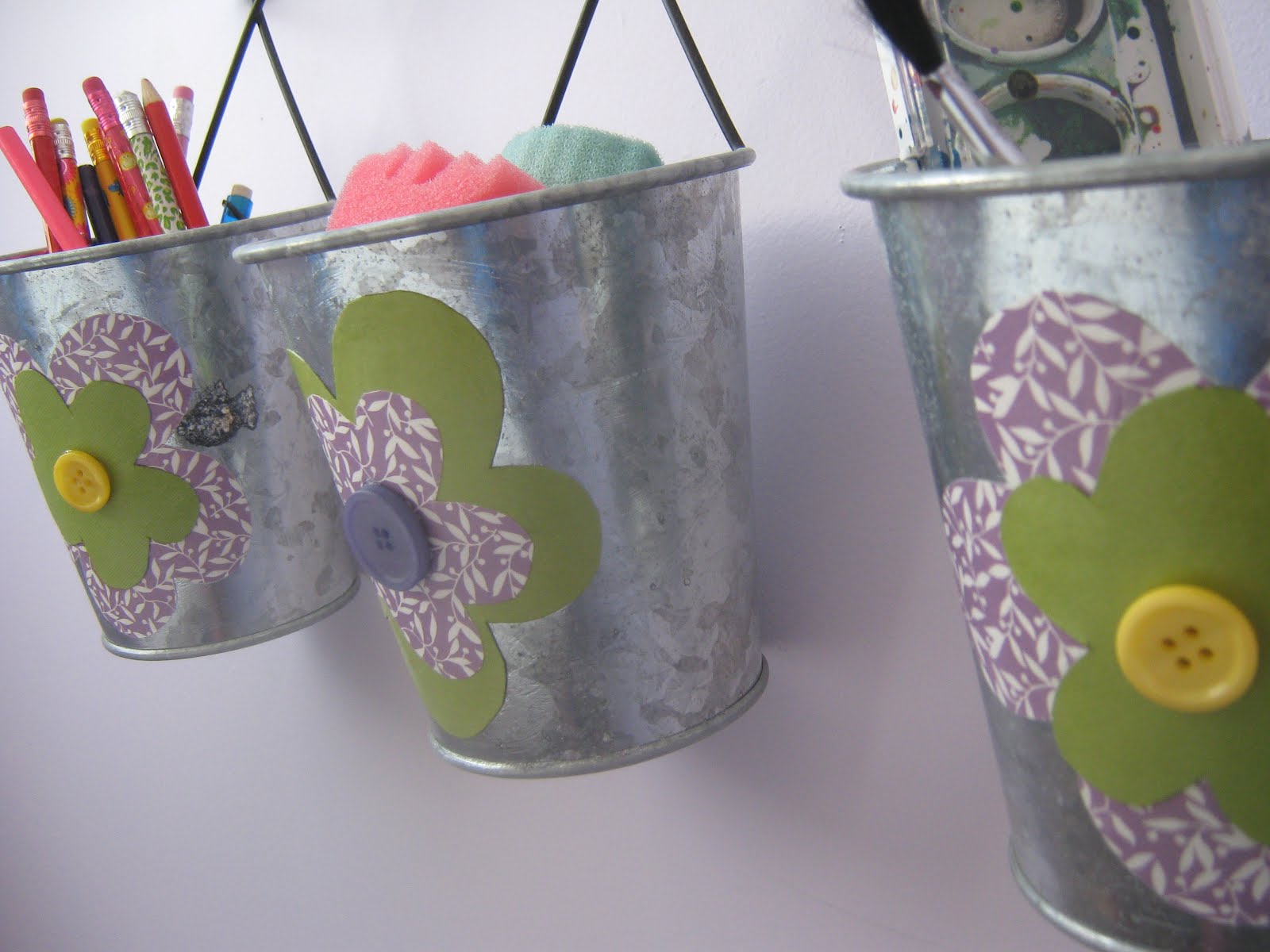 Home Made Modern: Clothesline Art Display