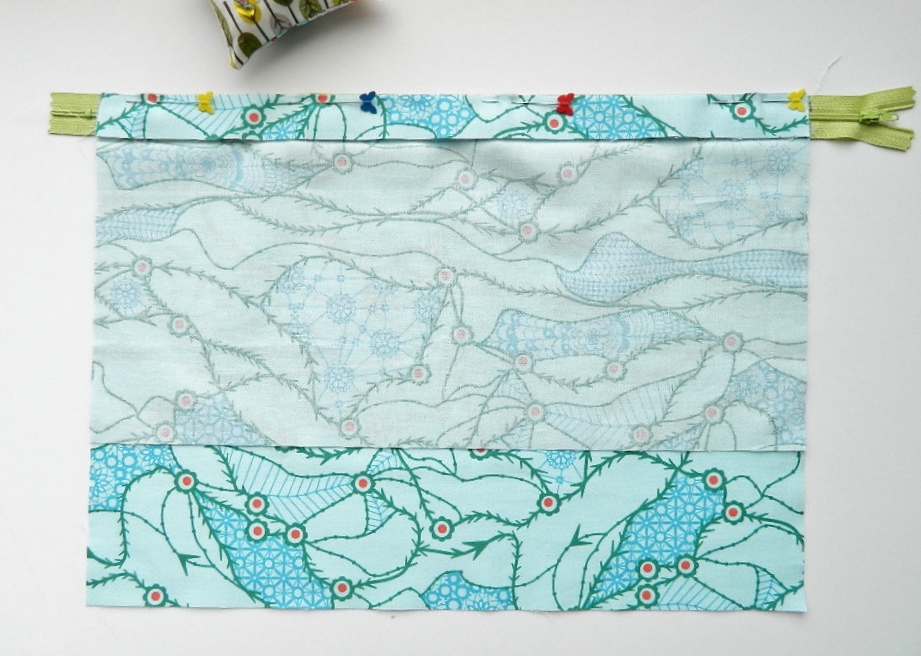 s.o.t.a.k handmade installing zipper closure in a pillow cover {tutorial}