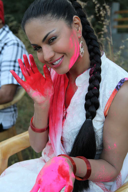 Veena Malik holi celebration 2013