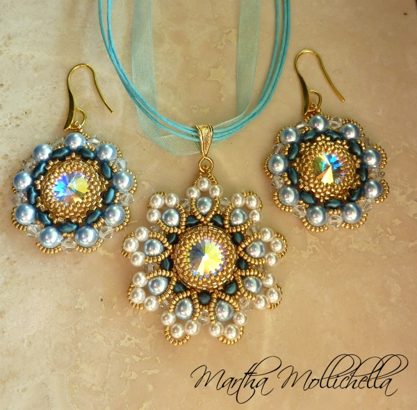 ciondolo e orecchini con cristalli e perle swarovski e perline handmade Martha Mollichella
