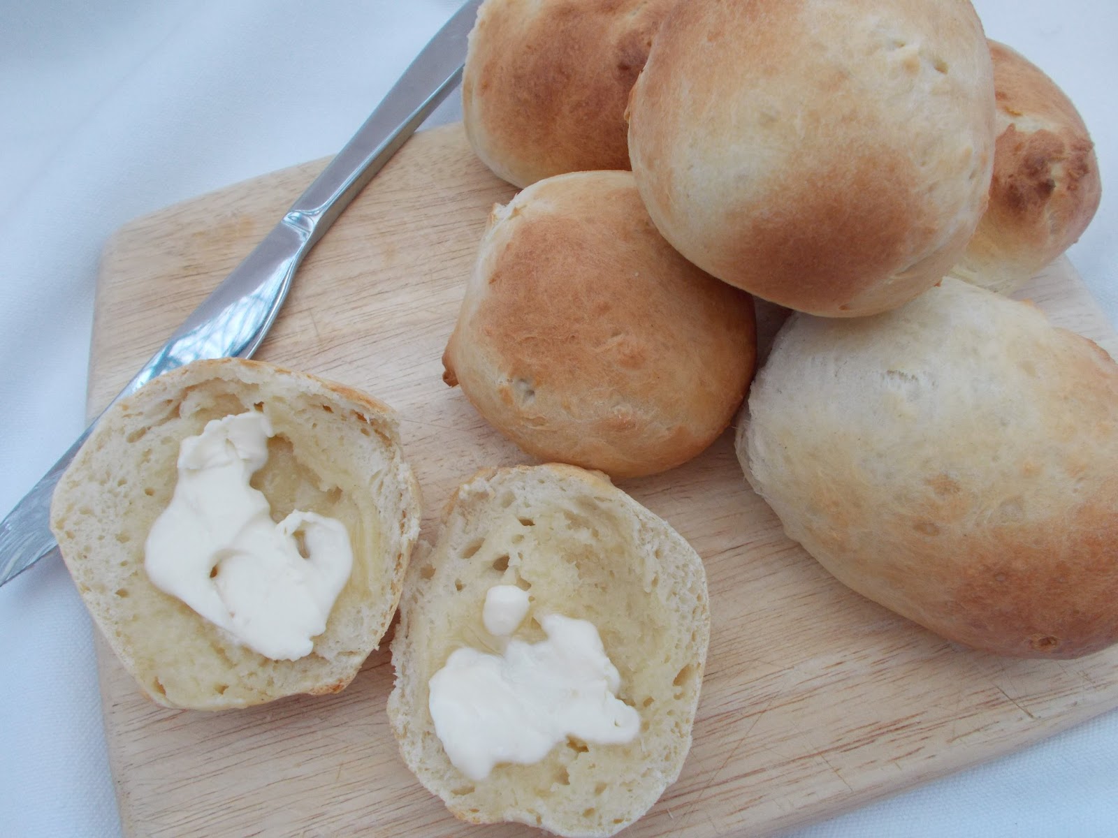 Marie's Bakehouse How to make yummy bread rolls, using a bread machine