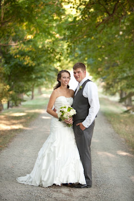 http://4.bp.blogspot.com/-_71XJgE0-Ek/URd5q20yRXI/AAAAAAAABNo/Nshcx-Axwmg/s400/wedding%20couple%20pictures%20t.jpg