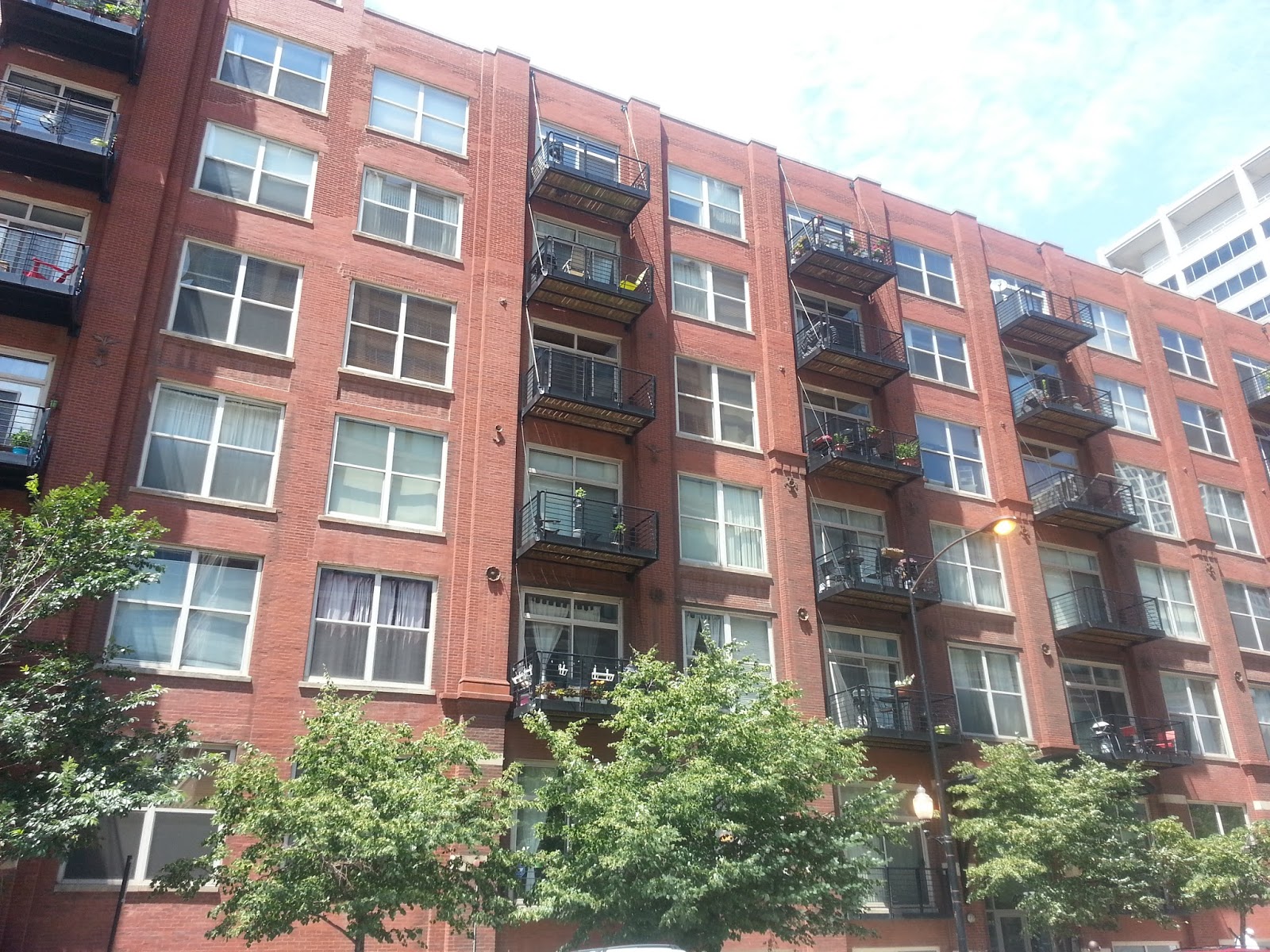 The Chicago Real Estate Local New listing, sales at 420 S Clinton in