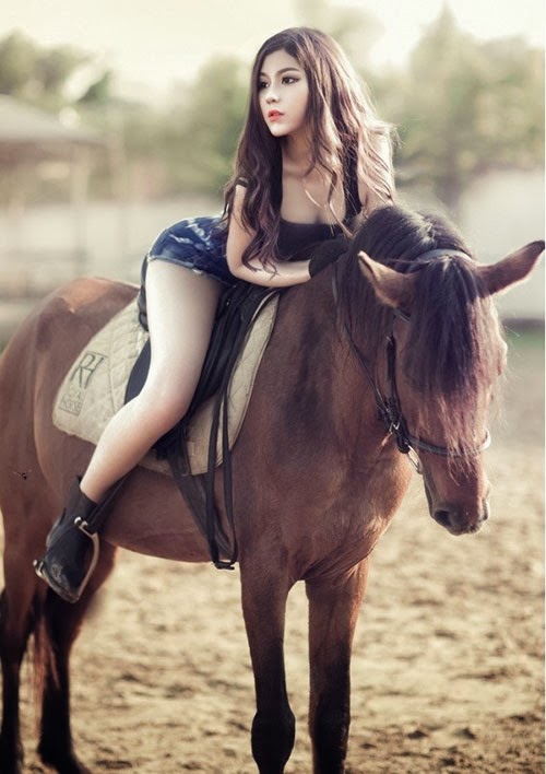 [Image: 1384226576-co-gai-chan-ngua-8.jpg]