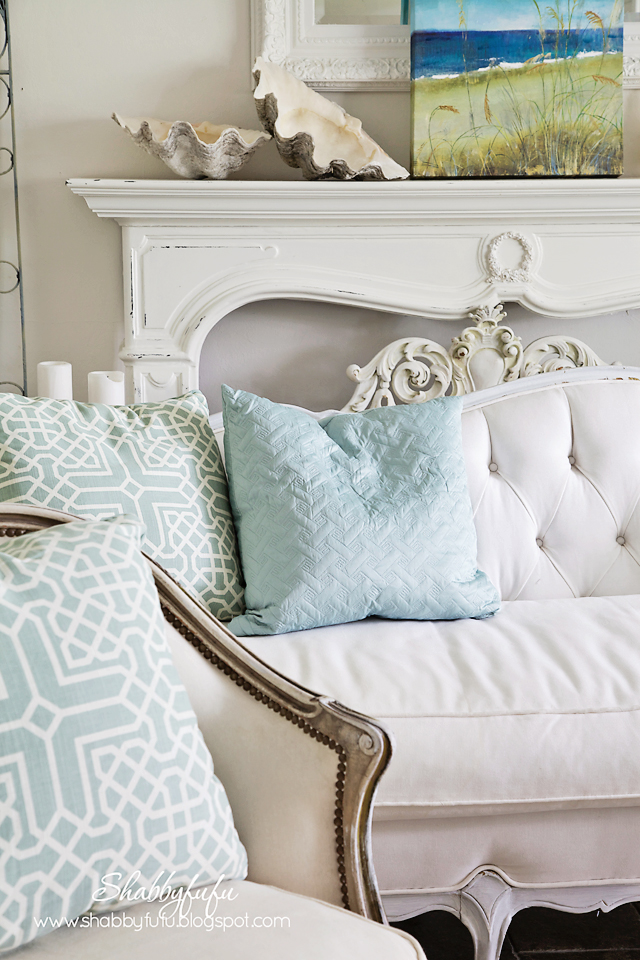 Five Minute Styling Tips With HomeGoods Pillows and Art