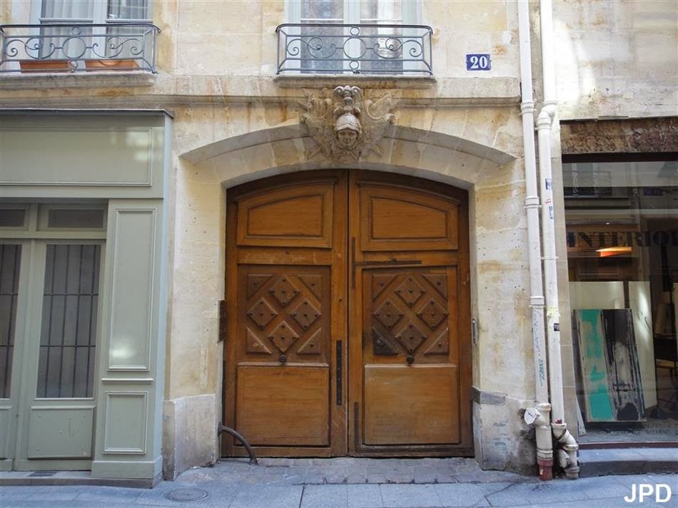 Parisbiseart Le vieux puits de la rue SaintSauveur