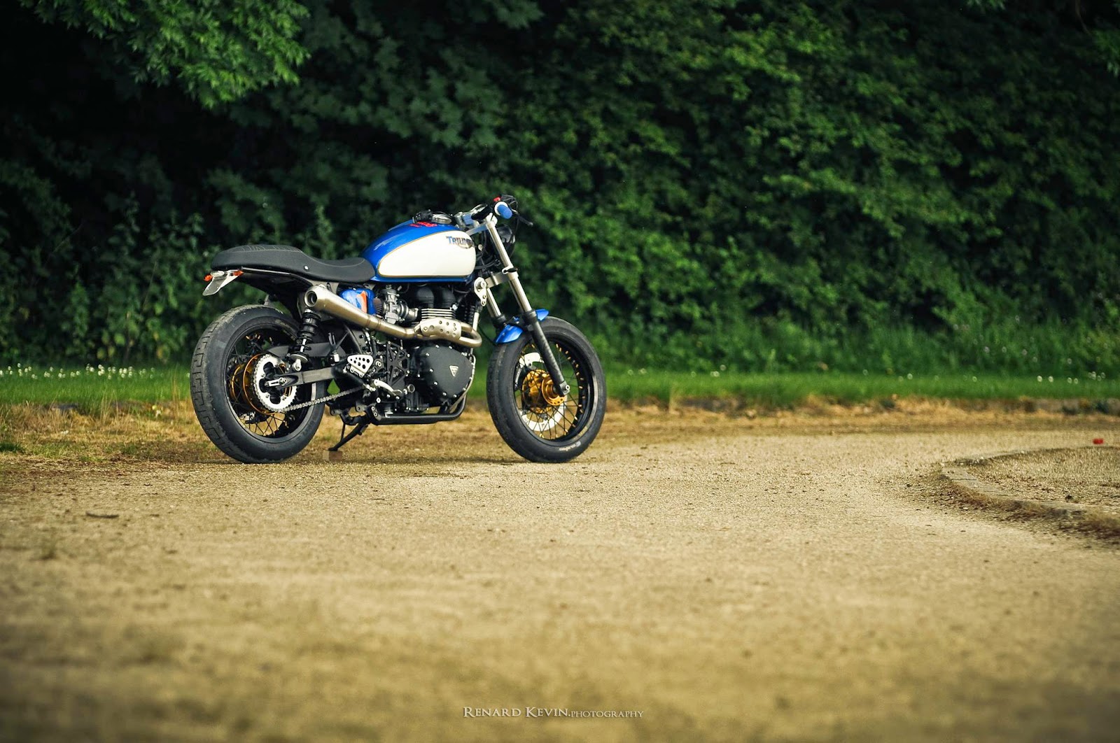 Thruxton DirtTrack RocketGarage Cafe Racer Magazine
