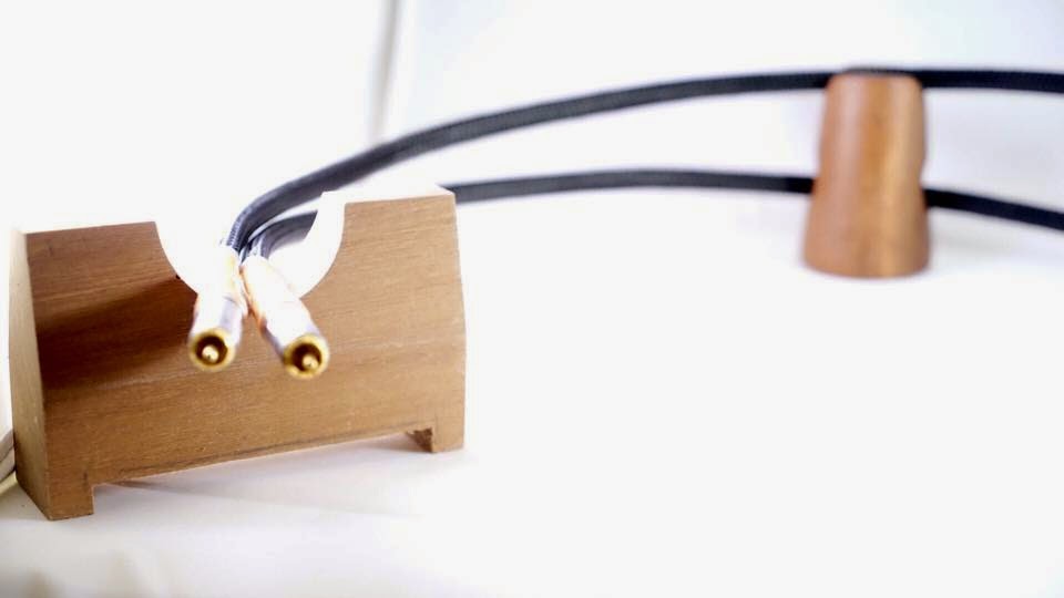 Mono and Stereo HighEnd Audio Magazine Sound & Nature new Cable Lifters