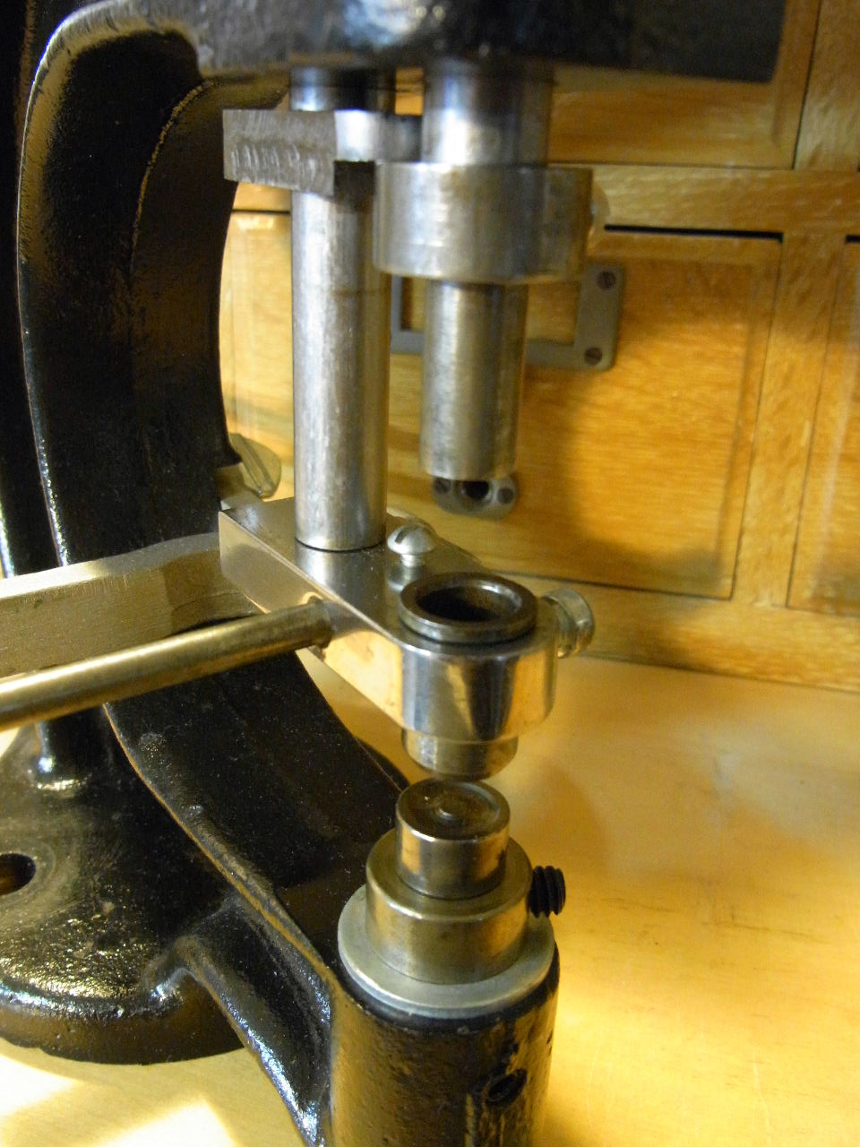 工業用足踏み式スタッズ打ち工具 NO.2 Hand Feed Foot Machine ( No.2