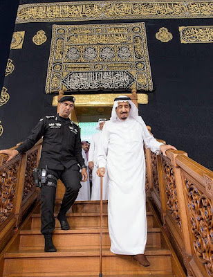 Foto : Prosesi Pencucian Ka'bah oleh Raja Saudi dan Putra Mahkota Foto : Prosesi Pencucian Ka'bah oleh Raja Saudi dan Putra Mahkota
