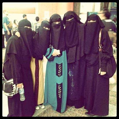 Bagaimana Cara Bercadar: Wanita Di Hadhramaut