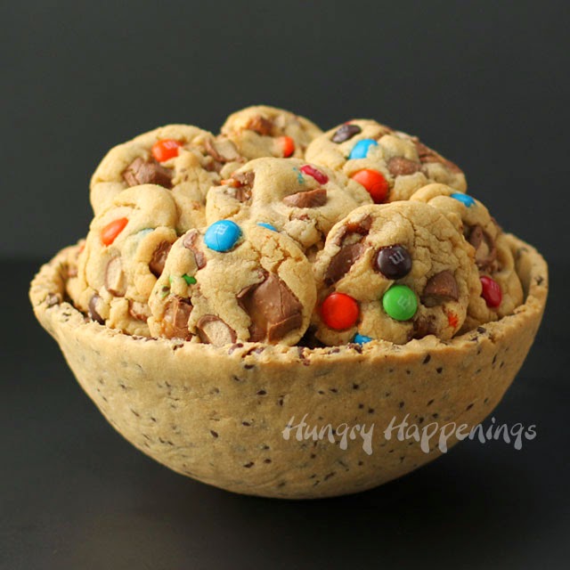 Chocolate Chip Cookie Serving Bowl Chocolate Chip Cookie Serving Bowl | HungryHappenings.com