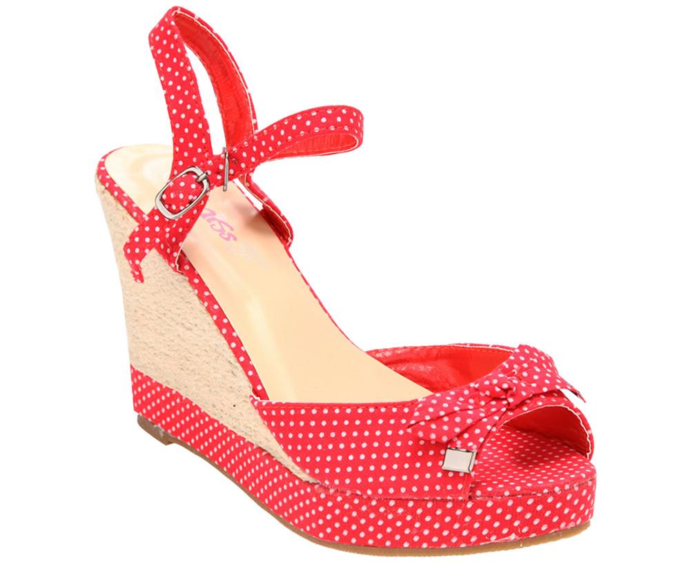 Oya Dantel Orgu Modelleri Diyet Ve Kadin Sitesi Flo Bayan Sandalet Modelleri Flo Sandalet