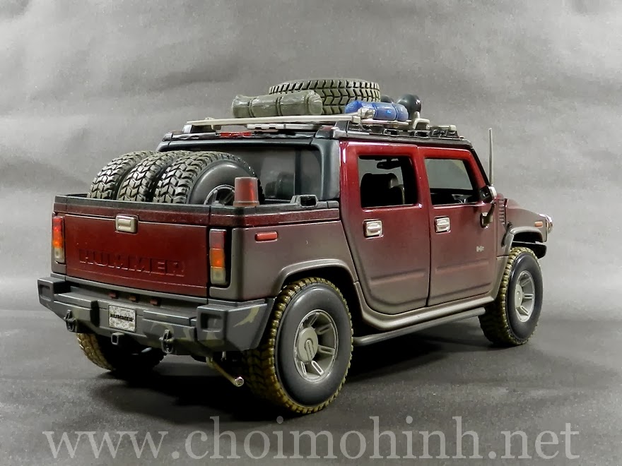 Hummer H2 SUT Concept Off-Road 1:18 Maisto back