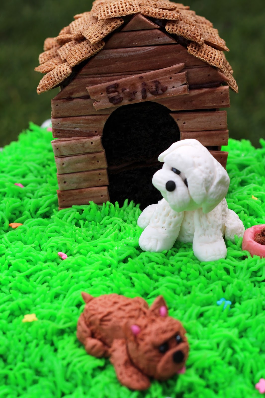 Worth Pinning Dog Cake with Doghouse MiniCake and Gum