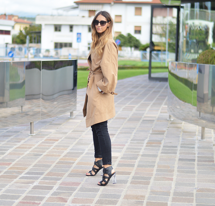 Trench, trench time, come abbinare il trench, come indossare un trench, true religion pants, kurt geiger sandals, kurt geiger shoes, fashion, fashion blogger italiane, fashion blogger firenze, elisa taviti, street style fashion blogger, givenchy bag, givenchy obsedia bag, borsa givenchy
