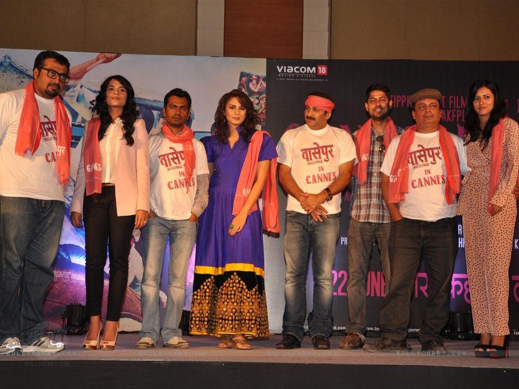 http://4.bp.blogspot.com/-_FuFl-igpS0/T9mz29qf7qI/AAAAAAAACZw/RzWE4xAp3rI/s1600/198660-anurag-kashyap-richa-chadda-nawazuddin-siddiqui-huma-qureshi-at.jpg