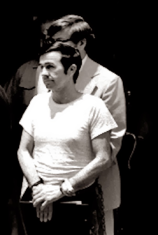 Hồ sơ kinh khủng của kẻ thích giết người