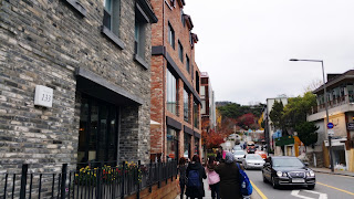 Beautiful Samcheongdong cafe street in Autumn. Beautiful Samcheongdong cafe street in Autumn | www.meheartseoul.blogspot.sg