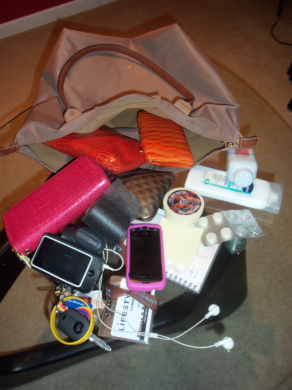 wallpaper: Britt Ekland Wallpaper