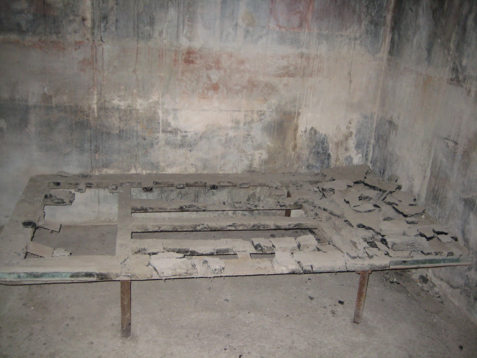 bensozia Roman Furniture from Herculaneum